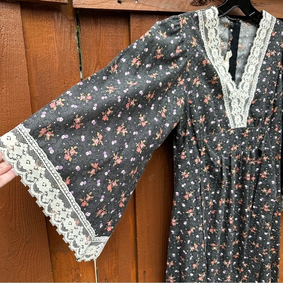 Vintage prairie dress - Picture 7 of 15